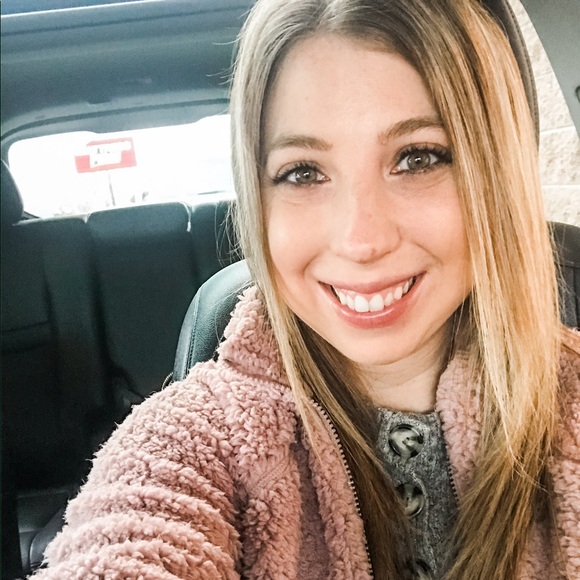 Meet your Posher, Lesley - Picture 2 of 2